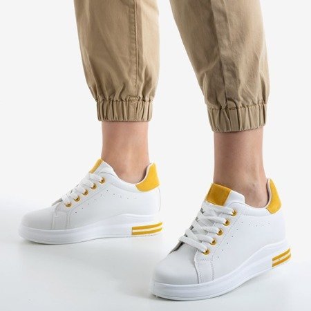Białe buty sportowe na krytym koturnie z żółtymi wstawkami Sliomenea - Obuwie