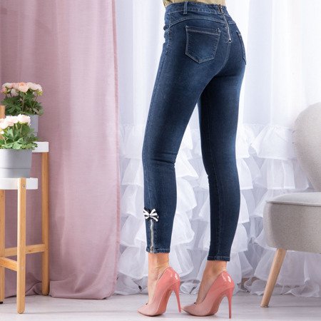 Ciemno - jeansowe spodnie z kokardką - Spodnie 