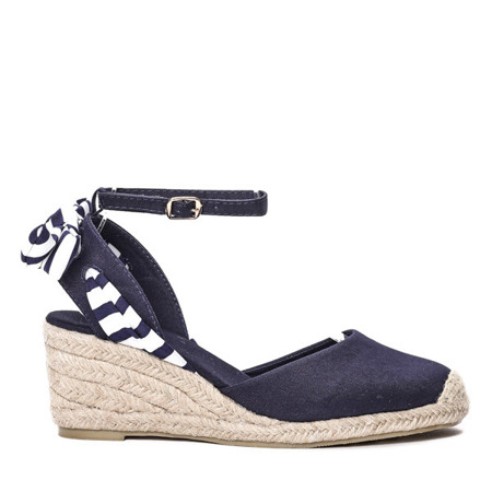 Granatowe sandały na koturnie- Obuwie