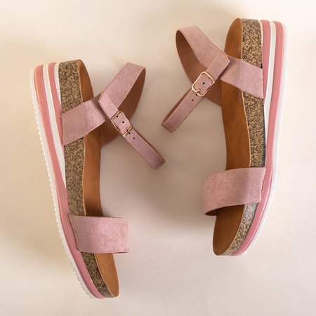 Jasnoróżowe sandały damskie na niskim koturnie Akiko - Obuwie