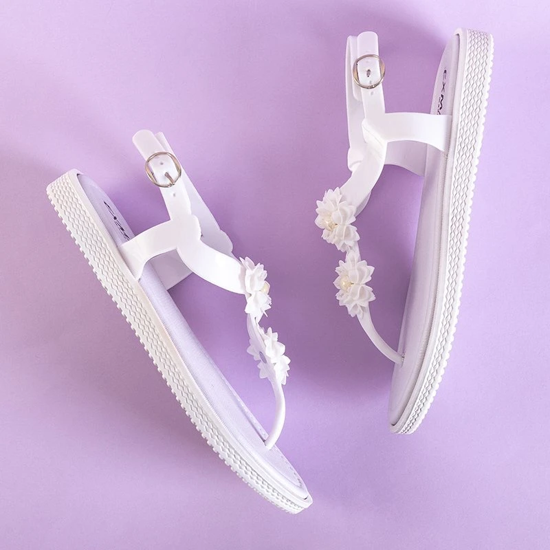 OUTLET Białe damskie sandały a'la japonki z kwiatkami Dosana - Obuwie