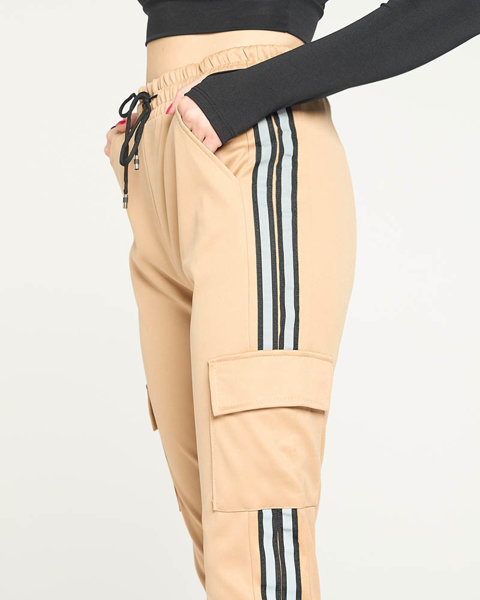 Beżowe spodnie damskie typu bojówki z lampasami - Odzież