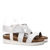 Białe sandały z elastyczną gumą- Obuwie