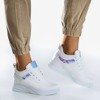Białe sneakersy na krytym koturnie z holograficznymi wstawkami Fassia - Obuwie