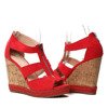 Czerwone sandały na koturnie Lizbeth- Obuwie