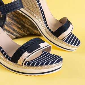 Granatowe damskie sandały na koturnie w paseczki Carlota - Obuwie