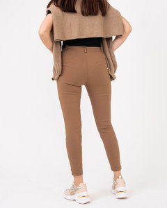 Jasnobrązowe materiałowe spodnie damskie z ozdobnymi guzikami - Odzież