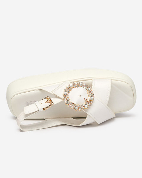 OUTLET Białe tkaninowe sandały damskie na płaskiej podeszwie Senire - Obuwie