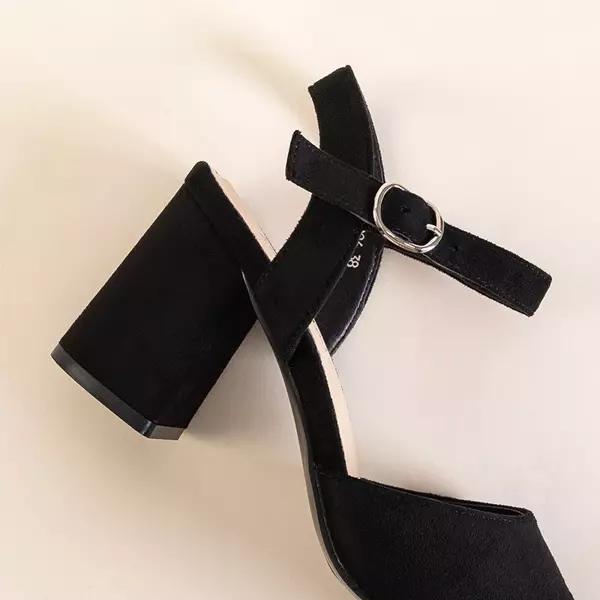 OUTLET Czarne sandały na słupku Elga - Obuwie