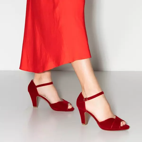 OUTLET Czerwone damskie sandały na słupku Idela - Obuwie