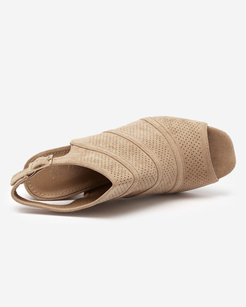 OUTLET Jasnobrązowe ażurowe damskie sandały na słupku Texis - Obuwie