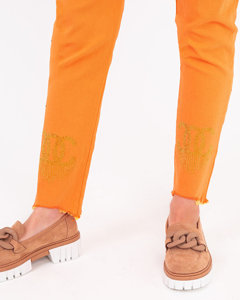 Pomarańczowe materiałowe spodnie damskie z cyrkoniami - Odzież