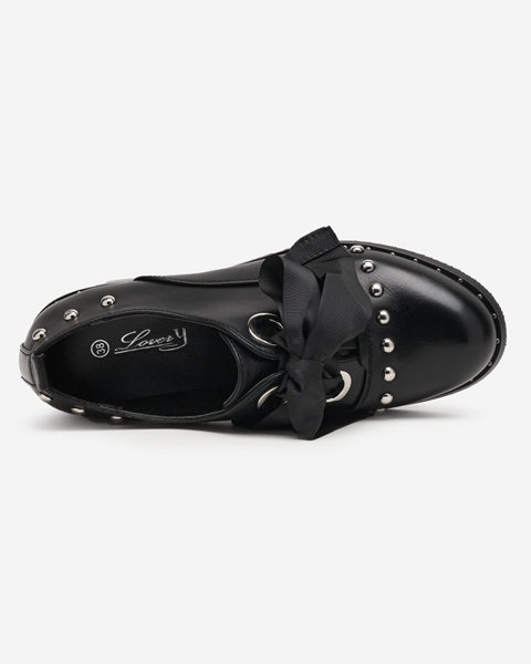 OUTLET Чорні жіночі туфлі з декоративними форсунками Finorie - Взуття