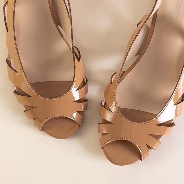 OUTLET Світло-коричневі жіночі лаковані босоніжки з розрізами Natavia - Взуття
