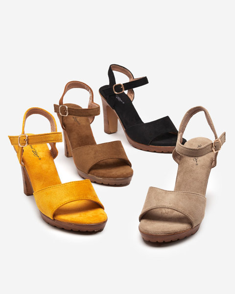 OUTLET Світло-коричневі жіночі сандалі на посту Karislo - Взуття