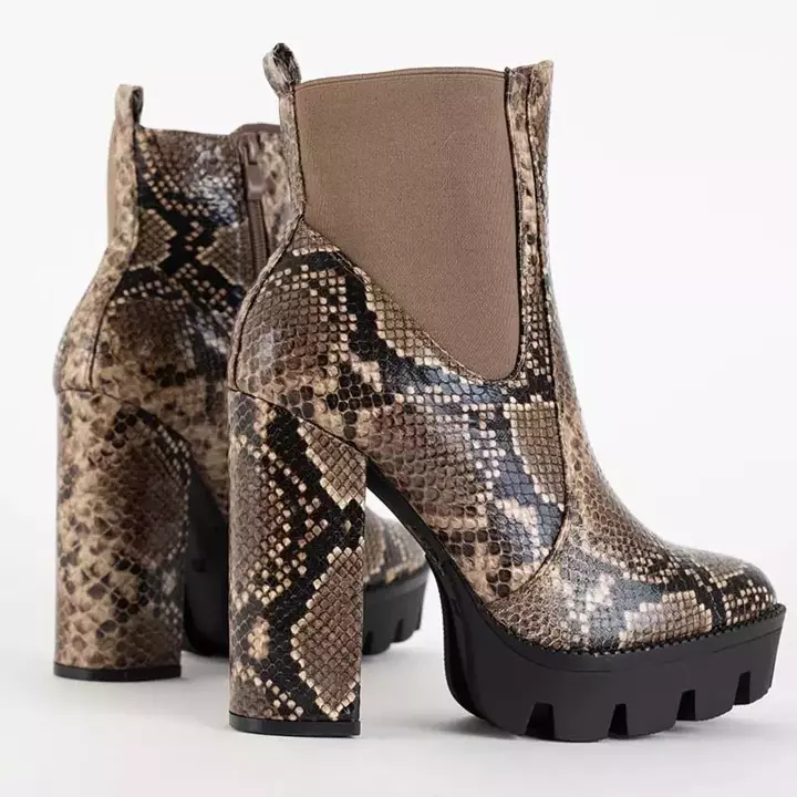 OUTLET Жіночі чоботи зі зміїної шкіри на посту Maaia - Взуття