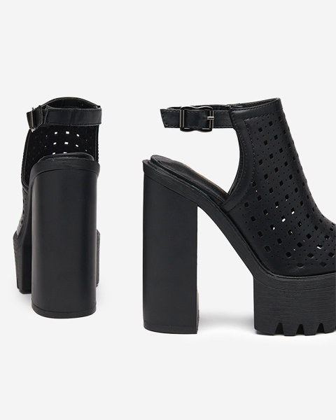 OUTLET Жіночі чорні ажурні босоніжки на пошті Asage-Footwear