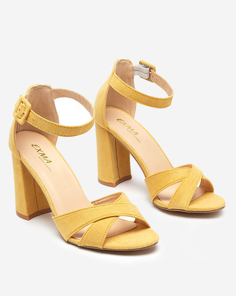 OUTLET Жовті жіночі босоніжки на посту Lexyra - Взуття