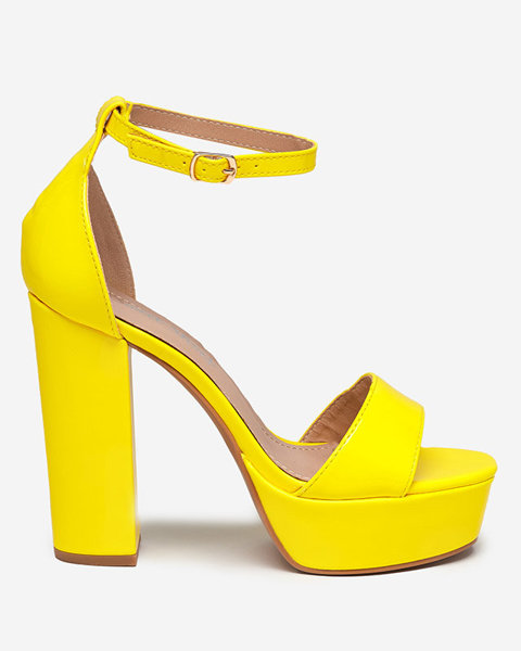 OUTLET Жовті жіночі босоніжки на високих підборах Berija - Взуття