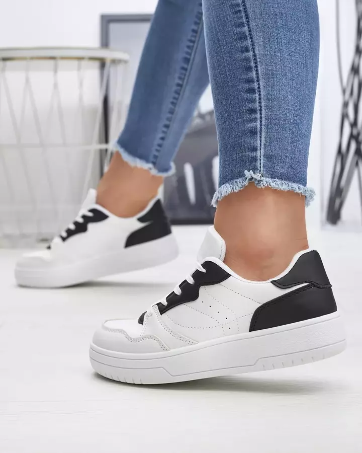 Жіночі спортивні кросівки білого кольору з чорними вставками Tercua- Footwear